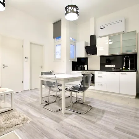 Standard Apartment By Hi5- Csengery Street Budapest Kültér fotó