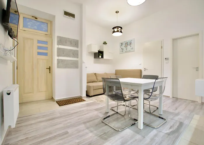 Standard Apartment By Hi5- Csengery Street